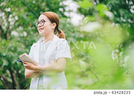Woman doctor, botanist, student 63428235