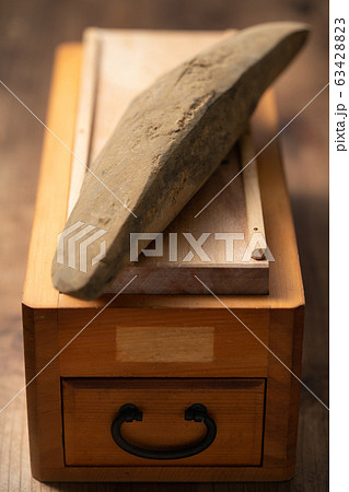 鰹節と鰹削り器 鰹節と鰹削り器 63428823
