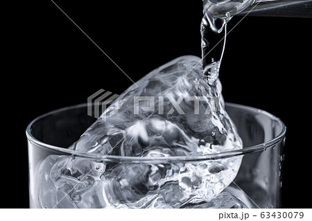 オン・ザ・ロック 63430079