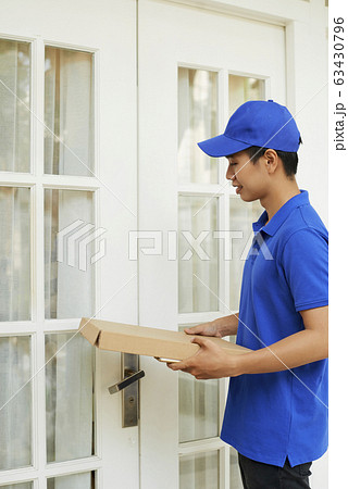 Door to door delivery Door to door delivery 63430796