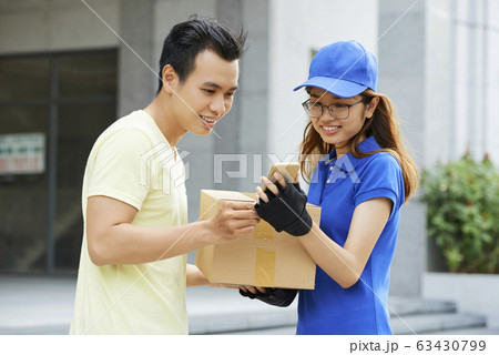 Fast delivery service 63430799