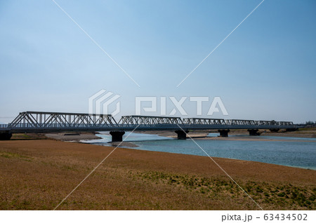 石川県白山市／手取川河口／川に架かる鉄橋 63434502