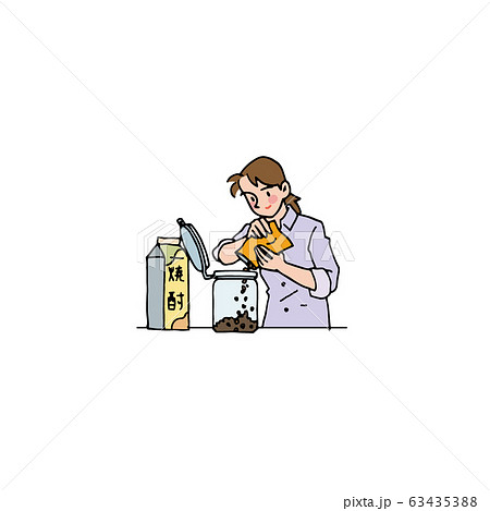 コーヒー焼酎を作る女性 63435388