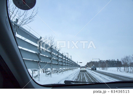 雪道走行（北海道） 63436515