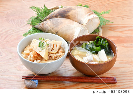 タケノコご飯、たけのこごはん、筍ご飯。国産タケノコの水煮を使った炊込みご飯です。 タケノコご飯、たけのこごはん、筍ご飯。国産タケノコの水煮を使った炊込みご飯です。 63438098