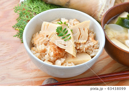 タケノコご飯、たけのこごはん、筍ご飯。国産タケノコの水煮を使った炊込みご飯です。 タケノコご飯、たけのこごはん、筍ご飯。国産タケノコの水煮を使った炊込みご飯です。 63438099