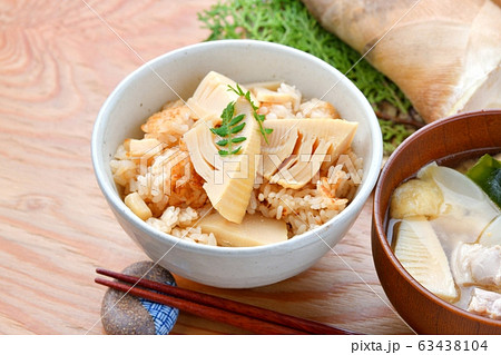 タケノコご飯、たけのこごはん、筍ご飯。国産タケノコの水煮を使った炊込みご飯です。 63438104