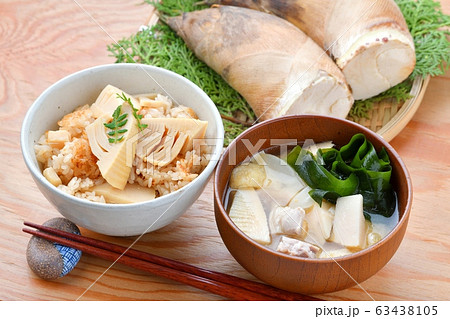 タケノコご飯、たけのこごはん、筍ご飯。国産タケノコの水煮を使った炊込みご飯です。 タケノコご飯、たけのこごはん、筍ご飯。国産タケノコの水煮を使った炊込みご飯です。 63438105