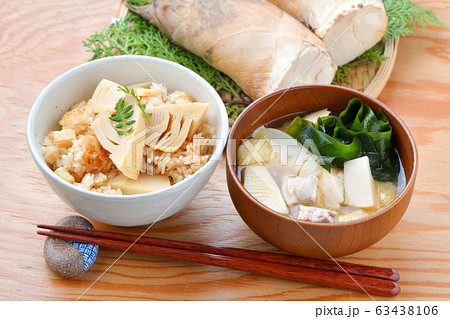 タケノコご飯、たけのこごはん、筍ご飯。国産タケノコの水煮を使った炊込みご飯です。 63438106