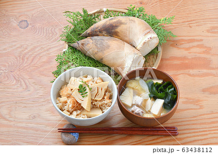 タケノコご飯、たけのこごはん、筍ご飯。国産タケノコの水煮を使った炊込みご飯です。 63438112