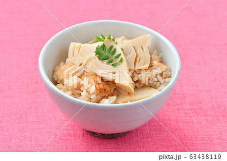 タケノコご飯、たけのこごはん、筍ご飯。国産タケノコの水煮を使った炊込みご飯です。 63438119