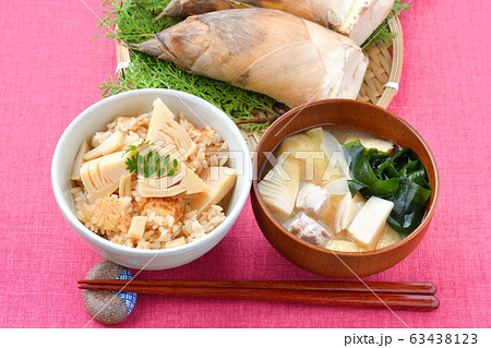タケノコご飯、たけのこごはん、筍ご飯。国産タケノコの水煮を使った炊込みご飯です。 63438123