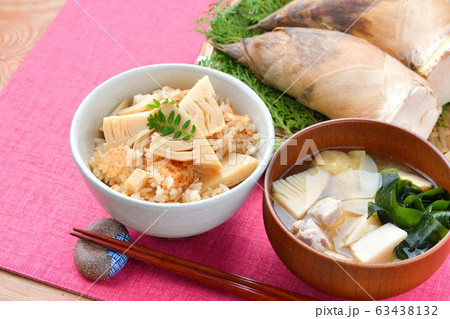 タケノコご飯、たけのこごはん、筍ご飯。国産タケノコの水煮を使った炊込みご飯です。 63438132