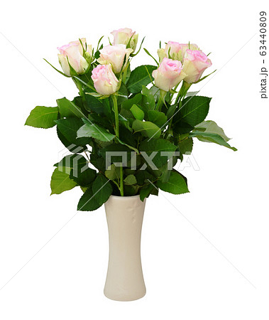 Beautiful white rose flowers bouquet in a vase 63440809