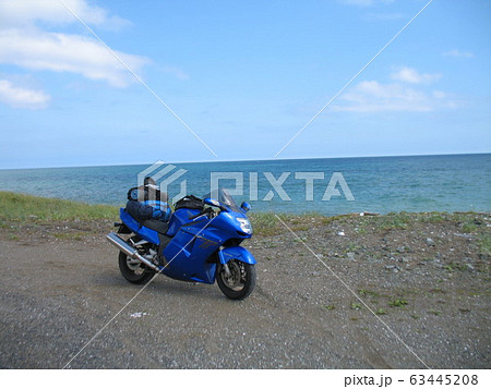 すぐそこに海 63445208