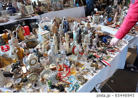 蚤の市 フリーマーケット 骨董品の写真素材 [63446945] - PIXTA
