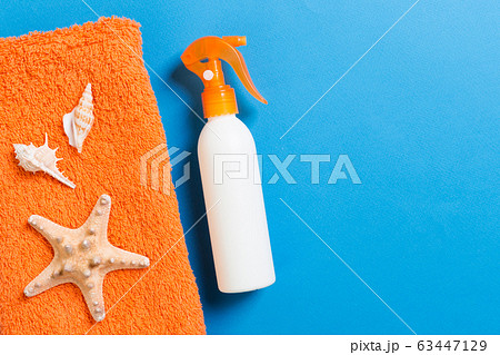 Summer beach flat lay accessories. Sunscreen 63447129
