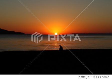 だるま夕日 63447802