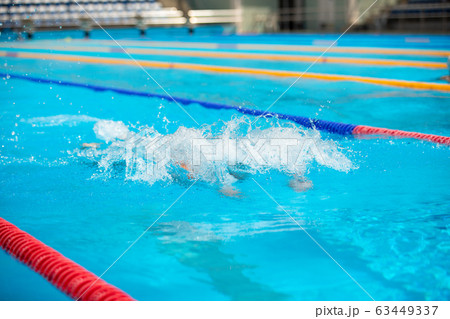 Water splash in swimming pool. Summer vacation holiday. 63449337