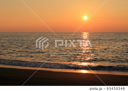 北海道 苫前 日本海に沈む夕陽 北海道 苫前 日本海に沈む夕陽 63450348