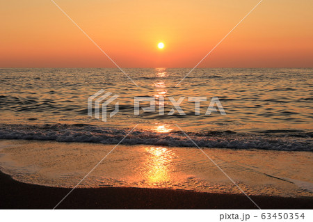 北海道 苫前 日本海に沈む夕陽 北海道 苫前 日本海に沈む夕陽 63450354