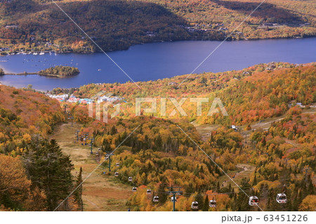 カナダのケベック州モントリオール郊外のメープル街道のロレンシャン高原 カナダのケベック州モントリオール郊外のメープル街道のロレンシャン高原 63451226