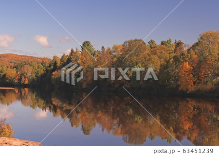 カナダのケベック州モントリオール郊外のメープル街道のロレンシャン高原 カナダのケベック州モントリオール郊外のメープル街道のロレンシャン高原 63451239