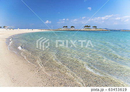 夏イメージ 沖縄のエメラルドビーチの写真素材