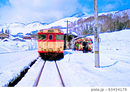 雪晴れの飯山線 63454179