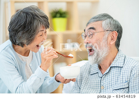 食事 介護イメージ シニア 老人ホーム 食事 介護イメージ シニア 老人ホーム 63454819
