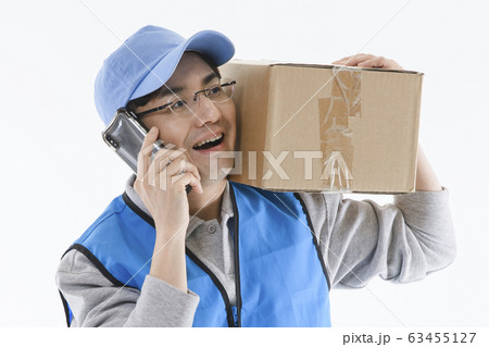 Portrait of young woman and man, part timer and owner 040 63455127