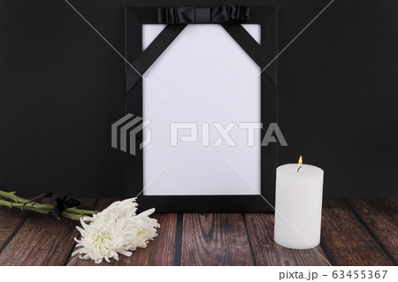 the Memorial Day concept, white chrysanthemum flower 037 63455367