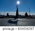 ウラジオストクの中央広場にある銅像 63459297