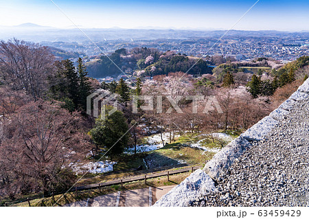 福島県　二本松城　本丸跡　天守台から見る福島の街 63459429