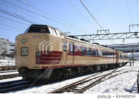 冬の小諸駅に留置中の元特急あさま号車両(189系) 冬の小諸駅に留置中の元特急あさま号車両(189系) 63460054