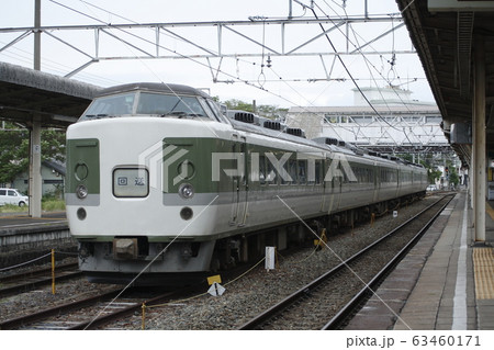 小諸駅に留置中の元特急あさま号車両(189系) 小諸駅に留置中の元特急あさま号車両(189系) 63460171