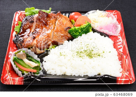 おいしい鶏の照焼き弁当 63468069