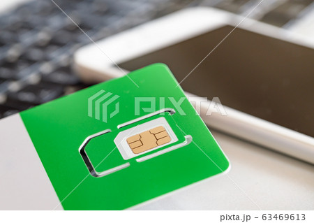 キャリアにとらわれないsimフリーのスマートフォンイメージ キャリアにとらわれないsimフリーのスマートフォンイメージ 63469613