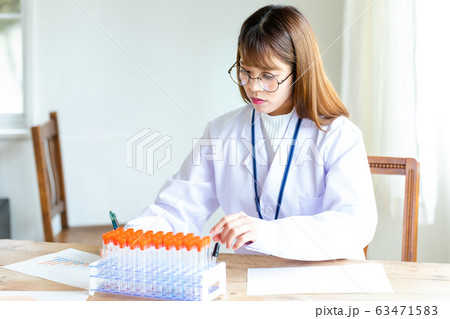 医療 研究室 実験 女性科学者 医療 研究室 実験 女性科学者 63471583