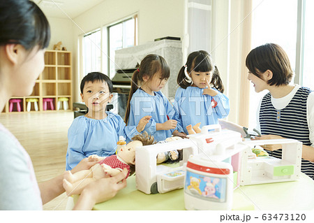 幼稚園 子供 お医者さんごっこの写真素材