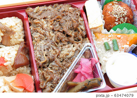 五目おこわとすき焼きの満足弁当 アップ 五目おこわとすき焼きの満足弁当 アップ 63474079