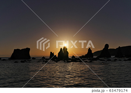 【橋杭岩 (日の出)】 和歌山県東牟婁郡串本町くじの川 63479174