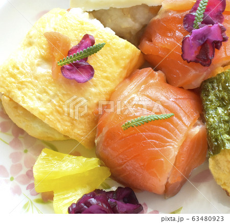 手まり(手毬)寿司のクローズアップ 手まり(手毬)寿司のクローズアップ 63480923