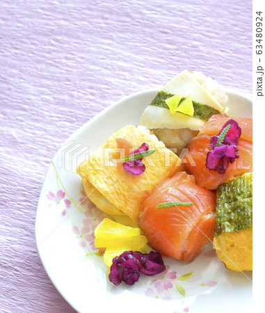 手まり(手毬)寿司のクローズアップ 手まり(手毬)寿司のクローズアップ 63480924