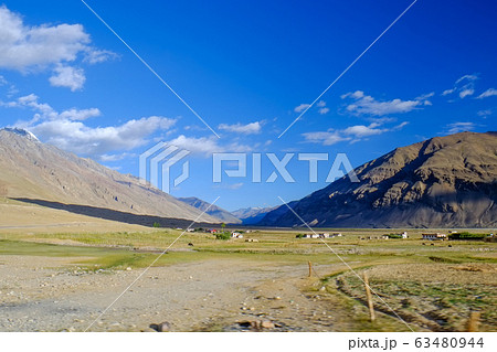 インドのラダック地方から陸の孤島と言われるザンスカールまでバイクでツーリングした時の風景　 63480944