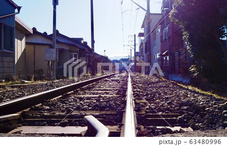 線路それと住宅街 63480996