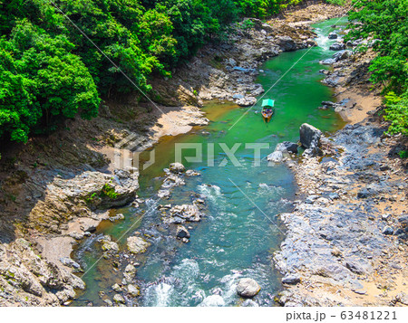 新緑の保津峡と保津川下り 63481221