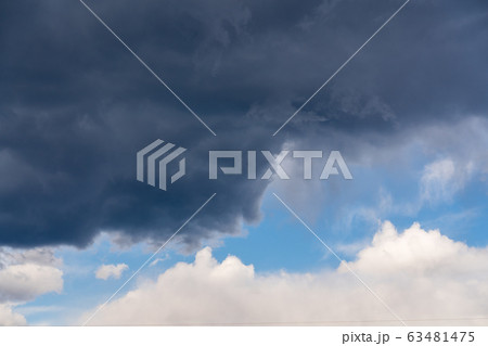 突然の雨雲 突然の雨雲 63481475