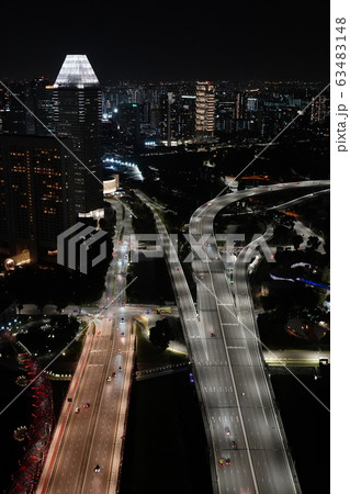 大都会の夜景（シンガポール・マリーナベイサンズ展望所より） 63483148