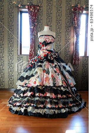 和柄のウエディングドレス 和風カラードレスの写真素材